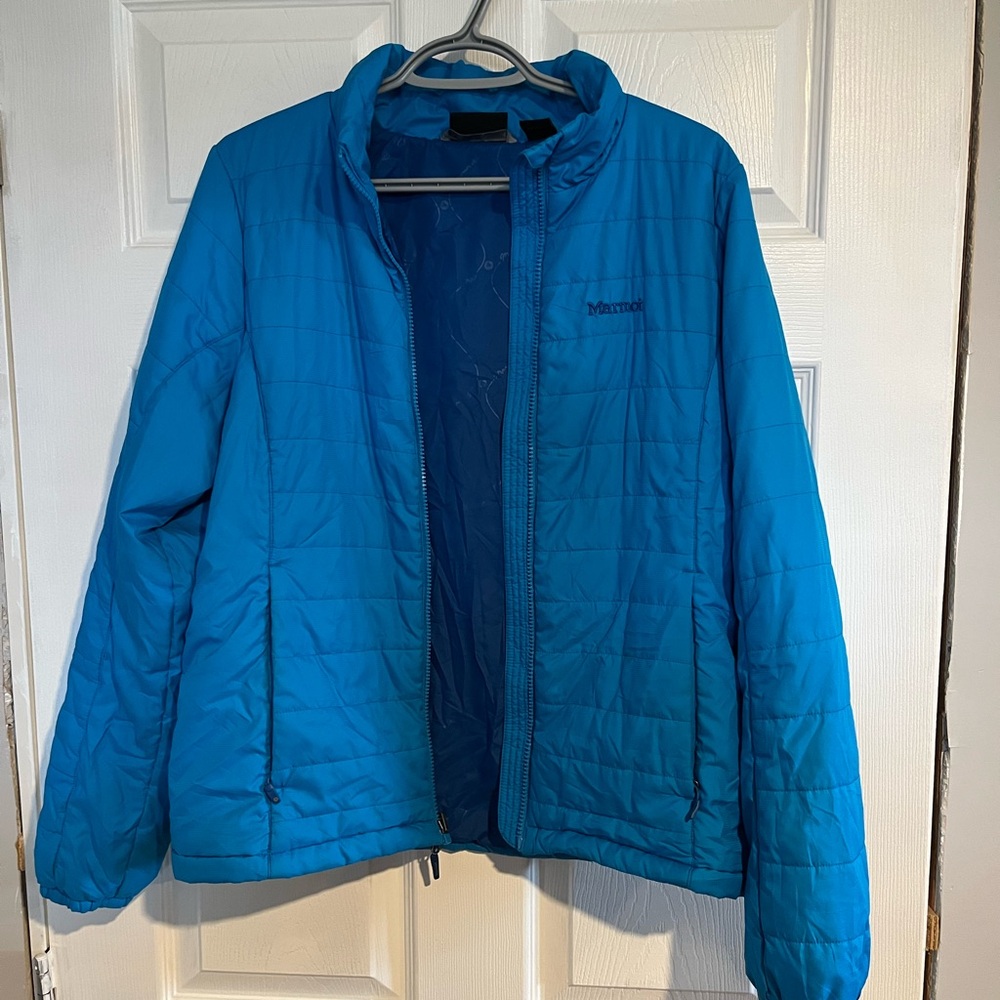 Marmot Blue Puffer Jacket with Stand-Up Collar and Full-Length Zipper